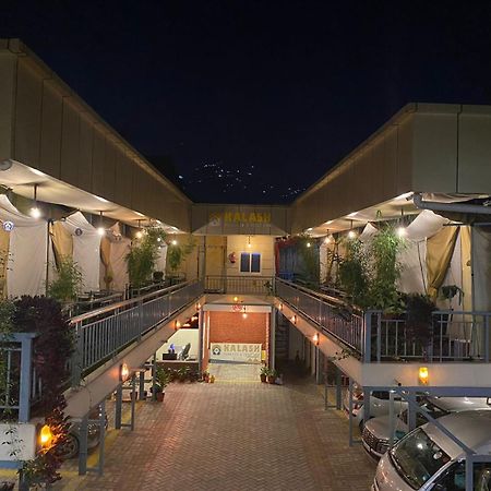 Kalash Parkaze And Tent Inn 포카라 외부 사진
