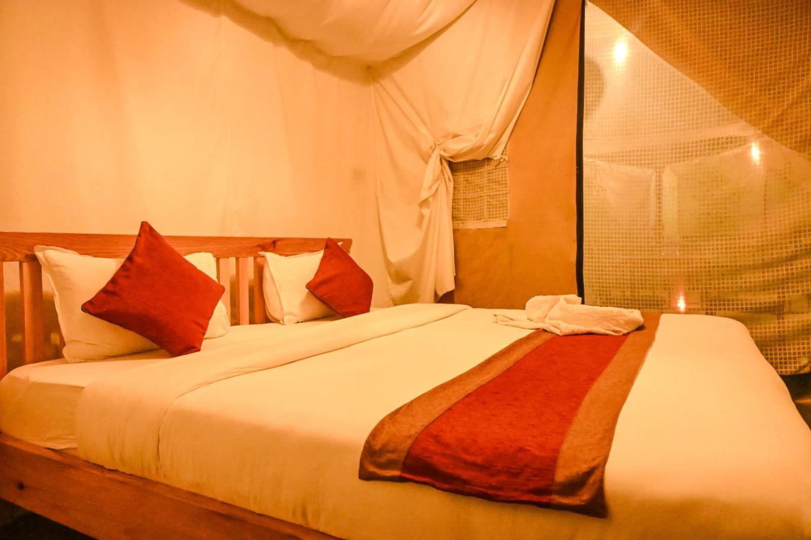 Kalash Parkaze And Tent Inn 포카라 객실 사진